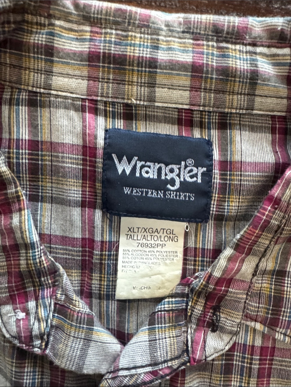 Wrangler Short-Sleeve Plaid Button-Down Shirt in Red and Cream - Picture 3 of 6